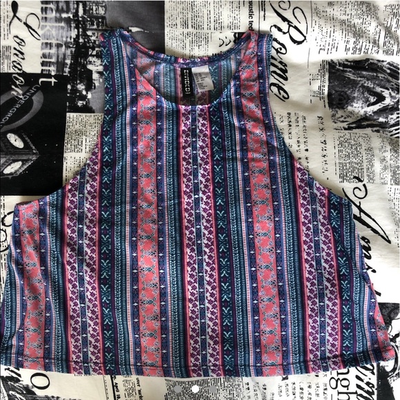 high neck flowy crop top - Picture 2 of 3